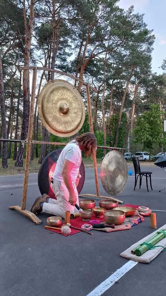 Kąpiel w dźwiękach — koncert gongów na MedykON